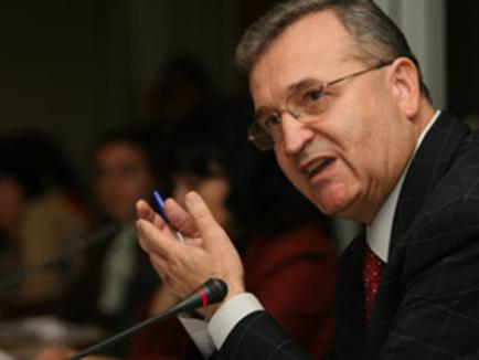 Fostul ministru Vasile Puşcaş, Doctor Honoris Causa al Universităţii orădene 